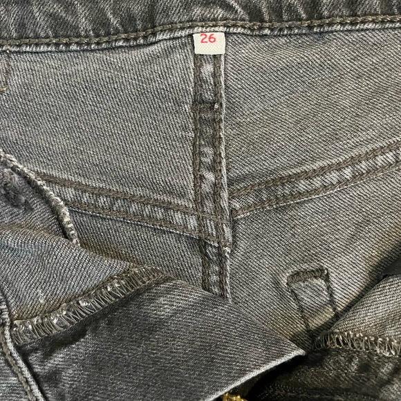 LEVI’S SHORTS - Picture 2 of 4